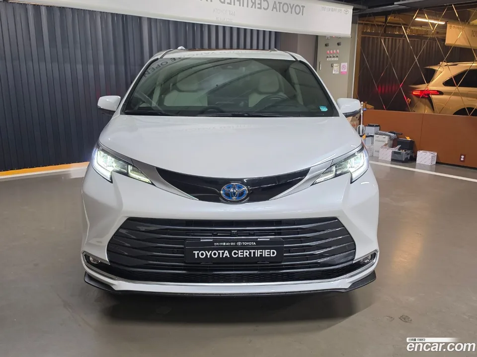 Toyota Sienna 2.5 2WD 2025 — thumbnail 3
