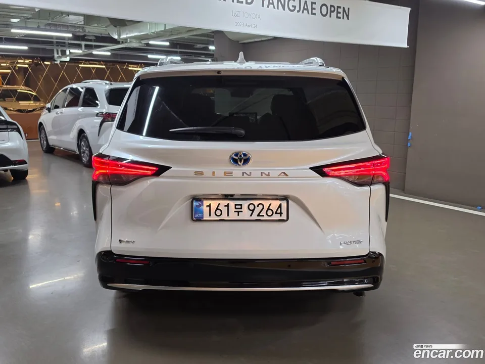 Toyota Sienna 2.5 2WD 2025 — thumbnail 4