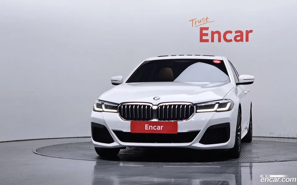 BMW 5 Series 520i M 2023 — thumbnail 3