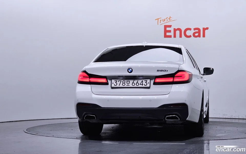 BMW 5 Series 520i M 2023 — thumbnail 4