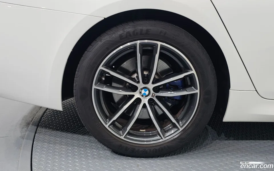 BMW 5 Series 520i M 2023 — thumbnail 5
