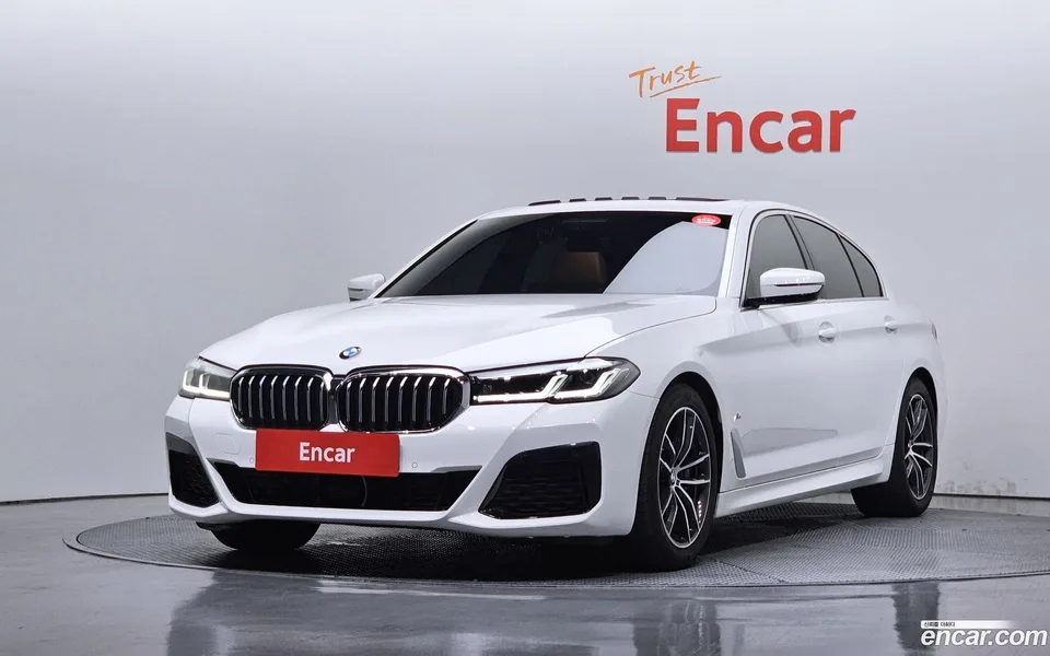 BMW 5 Series 520i M 2023 — photo 1, buy with delivery to Moscow