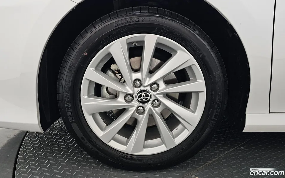 Toyota Camry 2.5 LE 2023 — thumbnail 2