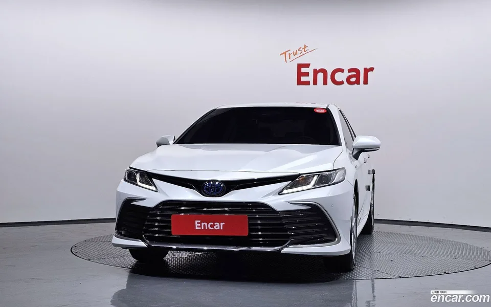 Toyota Camry 2.5 LE 2023 — thumbnail 3