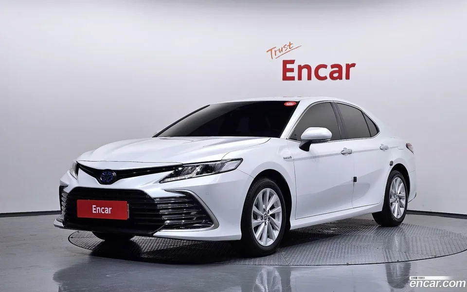 Toyota Camry 2.5 LE 2023 — photo 1, buy with delivery to Moscow