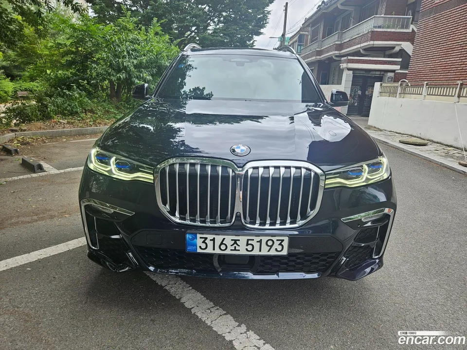 BMW X7 xDrive 40i M 6 2022 — photo 1, buy with delivery to Moscow