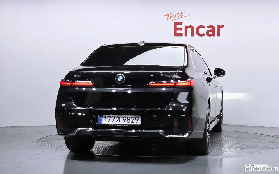 BMW 7 Series 740i xDrive M 2024 — миниатюра 4