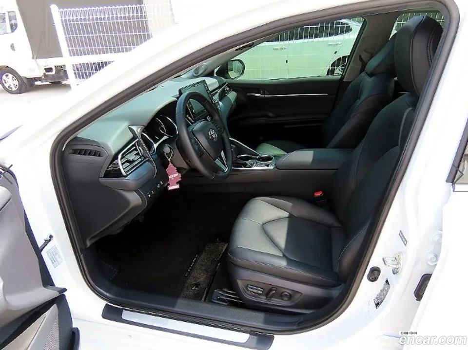Toyota Camry 2.5 XLE 2024 — thumbnail 5
