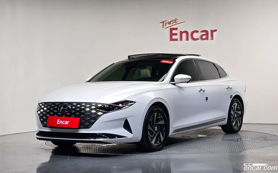 Hyundai Grandeur IG Hybrid 2022 — photo 1, buy with delivery to Moscow