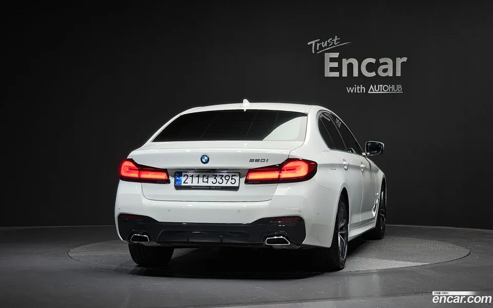 BMW 5 Series 520i M 2023 — thumbnail 4
