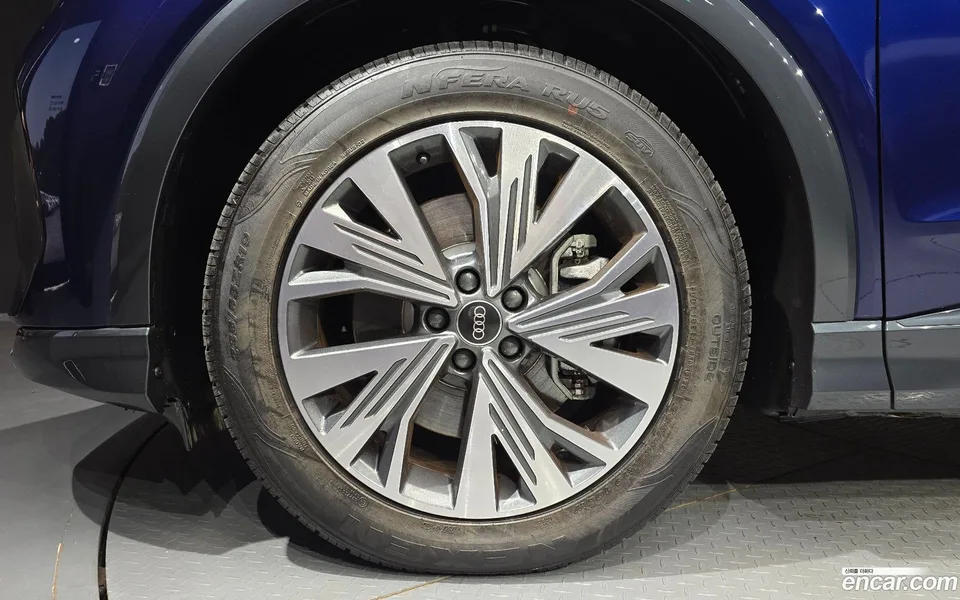 Audi Q4 e-tron 45 2025 — миниатюра 2