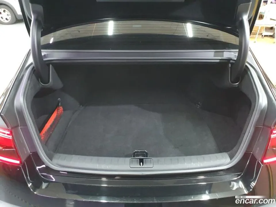 Genesis G90 3.5 AWD 2023 — thumbnail 2