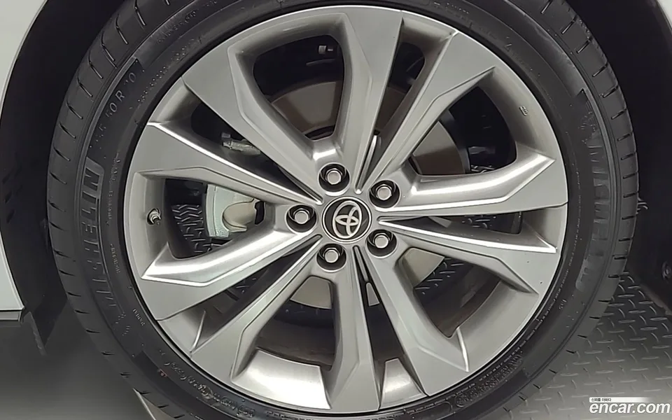 Toyota Sienna 2.5 2WD 2025 — thumbnail 2