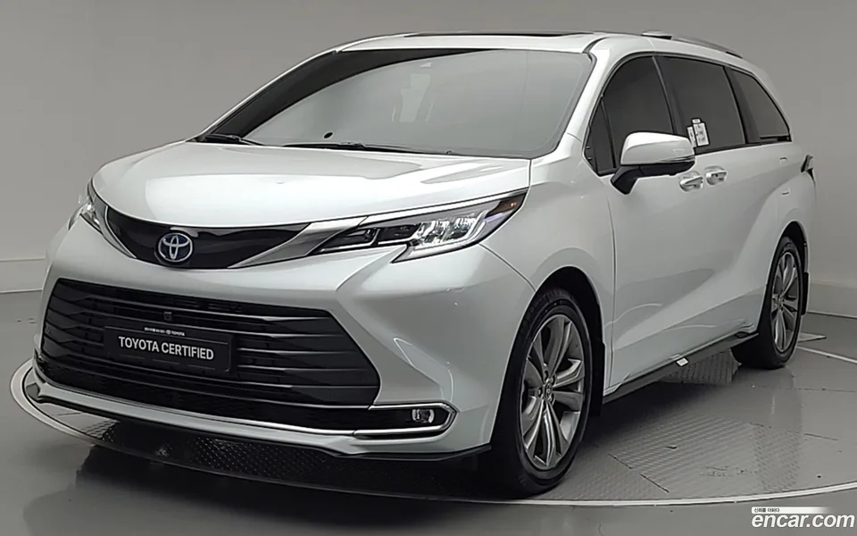 Toyota Sienna 2.5 2WD 2025 — photo 1, buy with delivery to Moscow