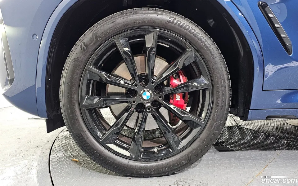 BMW X4 xDrive20i M 2025 — миниатюра 2