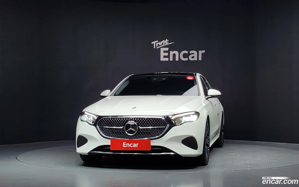 Mercedes-Benz E-Class E200 2025 — thumbnail 3