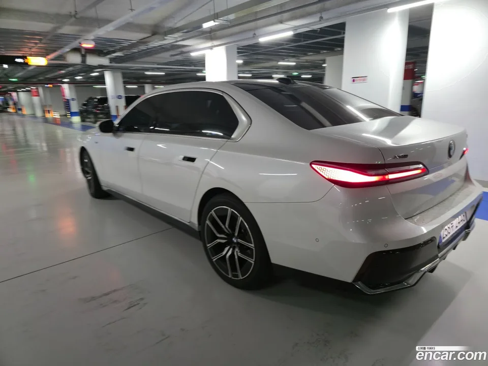 BMW 7 Series 740d xDrive M 2024 — thumbnail 5