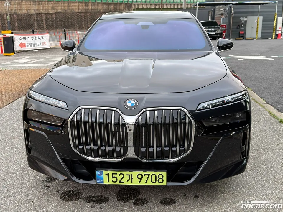 BMW 7 Series 740i xDrive M 2025 — photo 1, buy with delivery to Moscow