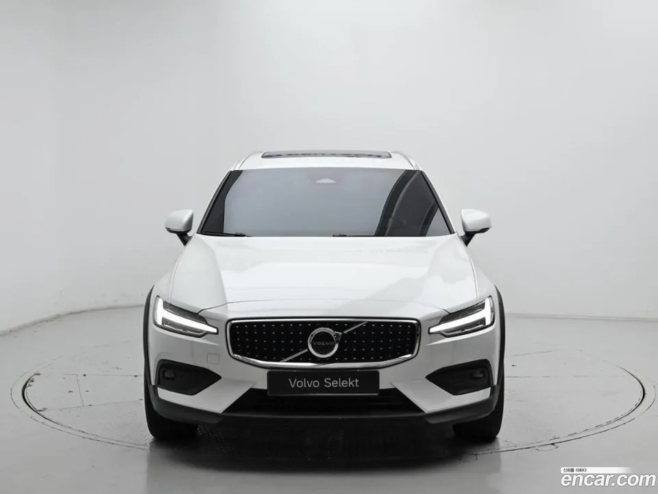Volvo V60 Cross Country B5 AWD 2025 — thumbnail 3