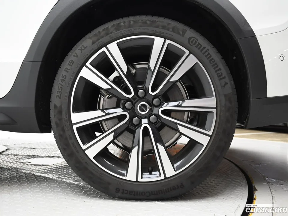 Volvo V60 Cross Country B5 AWD 2025 — thumbnail 5