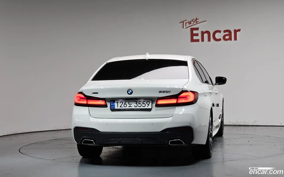 BMW 5 Series 530i xDrive M 2023 — thumbnail 4