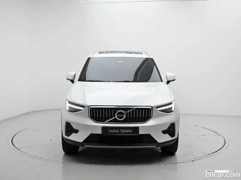 Volvo XC40 B4 2026 — thumbnail 3