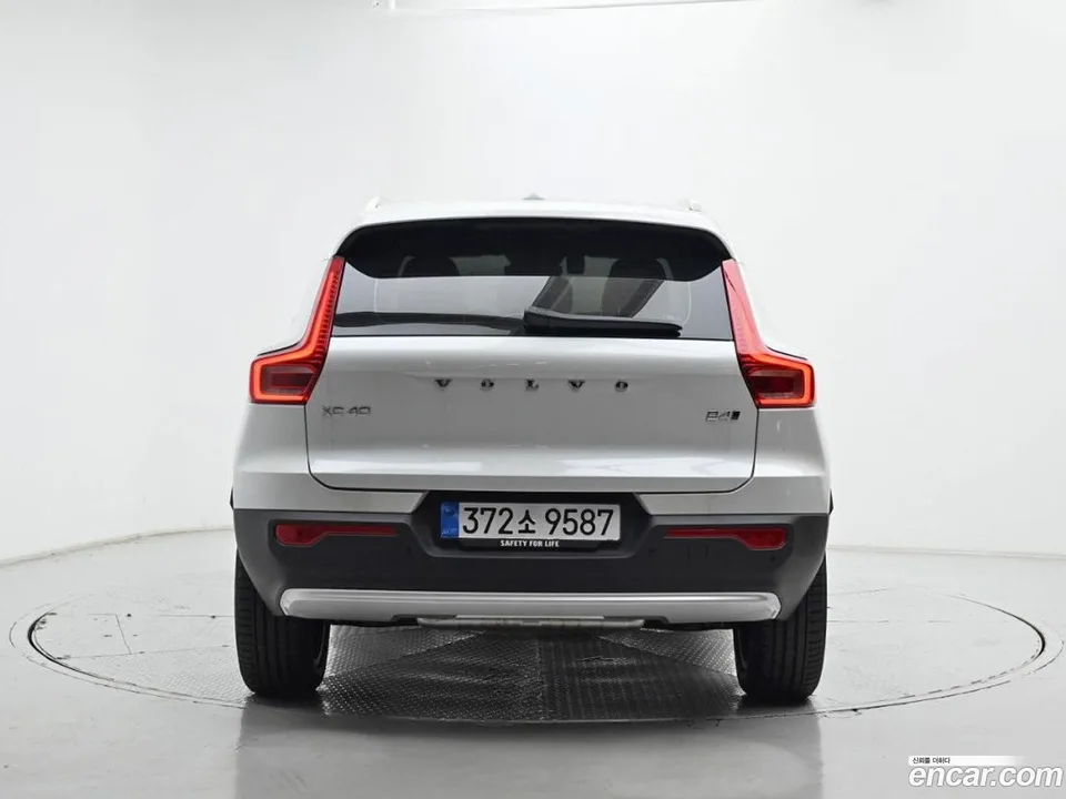Volvo XC40 B4 2026 — thumbnail 4
