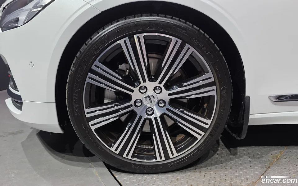 Volvo S90 B6 AWD 2023 — thumbnail 2