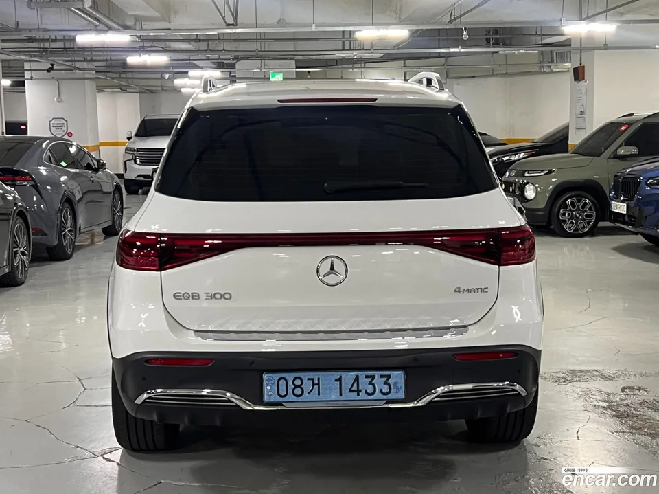 Mercedes-Benz EQB EQB300 4MATIC AMG 2024 — thumbnail 2
