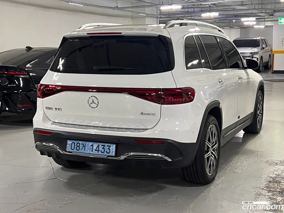 Mercedes-Benz EQB EQB300 4MATIC AMG 2024 — thumbnail 4