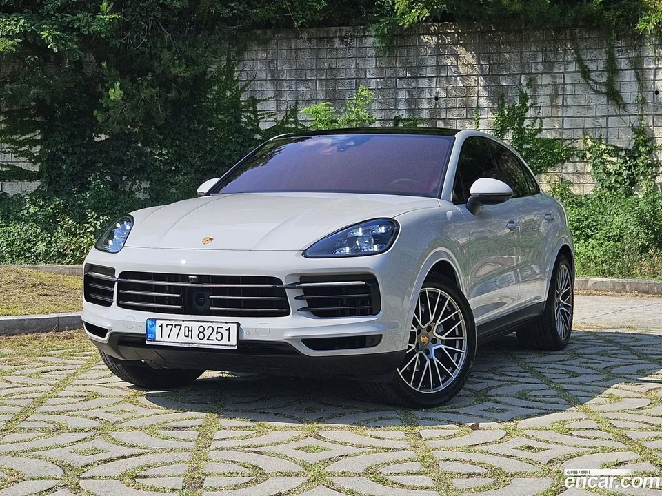 Porsche Cayenne 3.0 2023 — photo 1, buy with delivery to Moscow