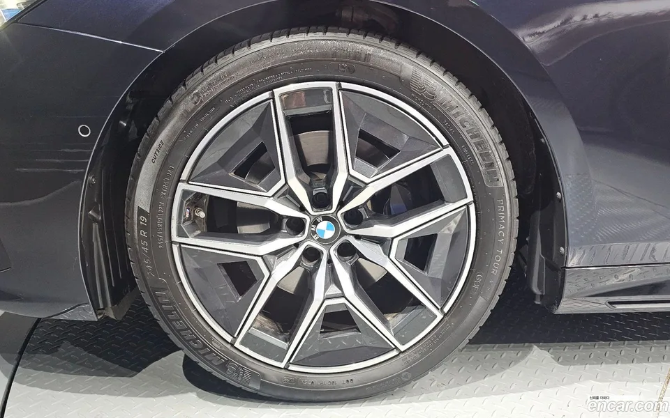 BMW 5 Series 520i M 2024 — thumbnail 2