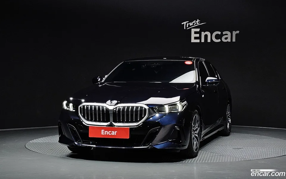 BMW 5 Series 520i M 2024 — thumbnail 3