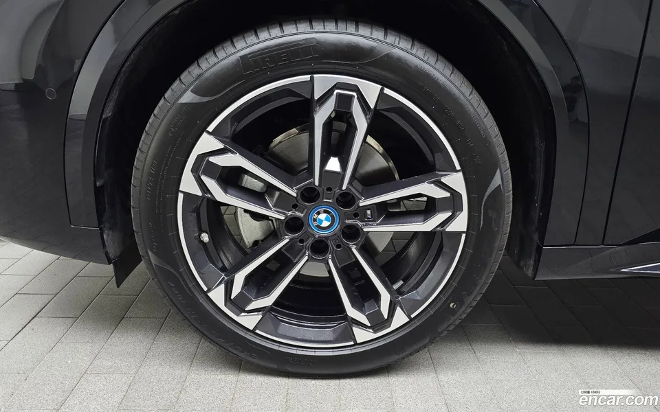 BMW iX2 eDrive 20 M 2024 — thumbnail 5