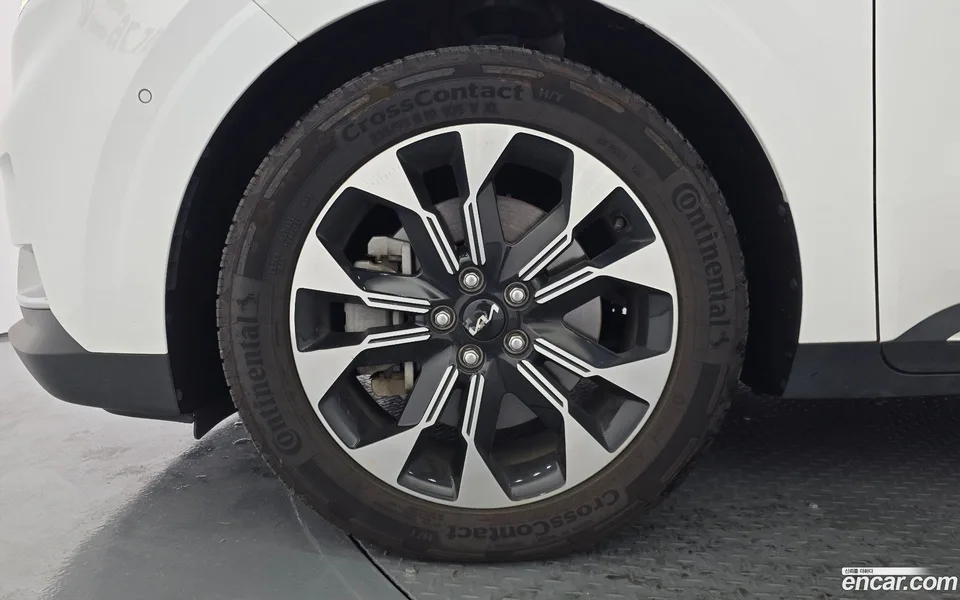 Kia Carnival 9 2023 — thumbnail 2