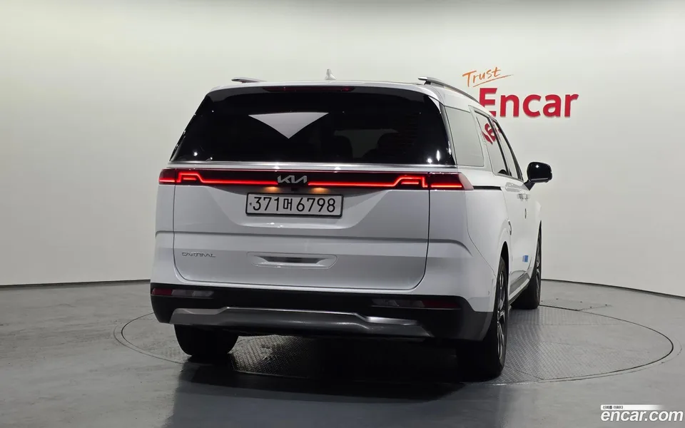 Kia Carnival 9 2023 — thumbnail 4