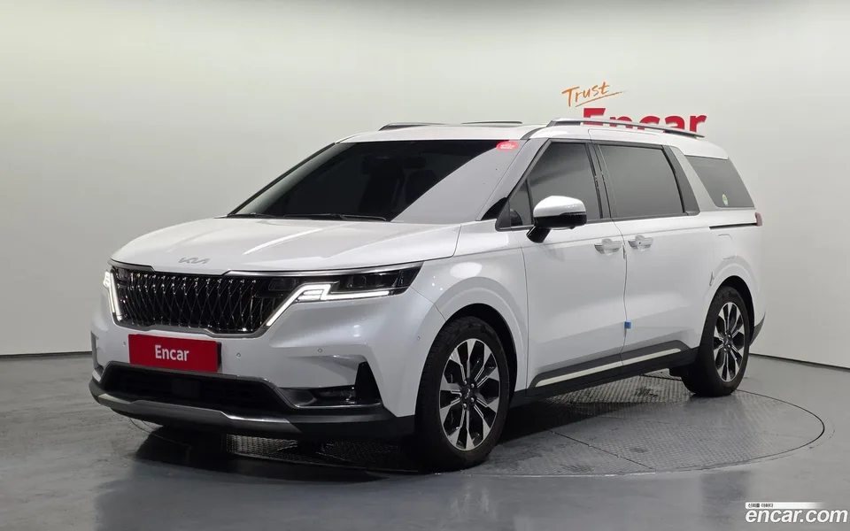 Kia Carnival 9 2023 — photo 1, buy with delivery to Moscow