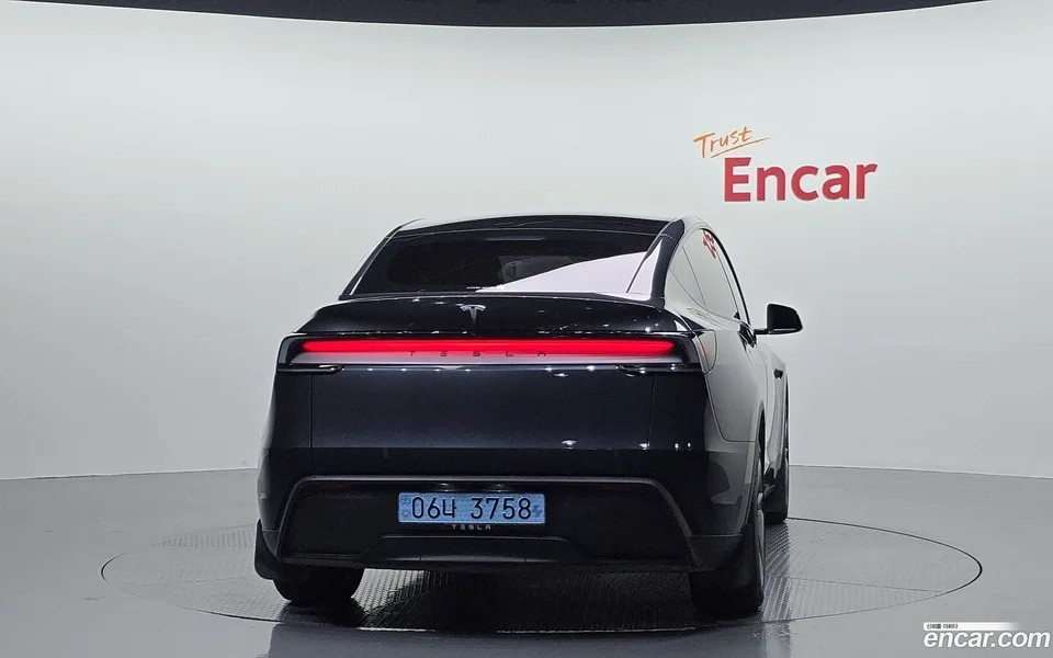 Tesla Model Y RWD 2025 — thumbnail 4