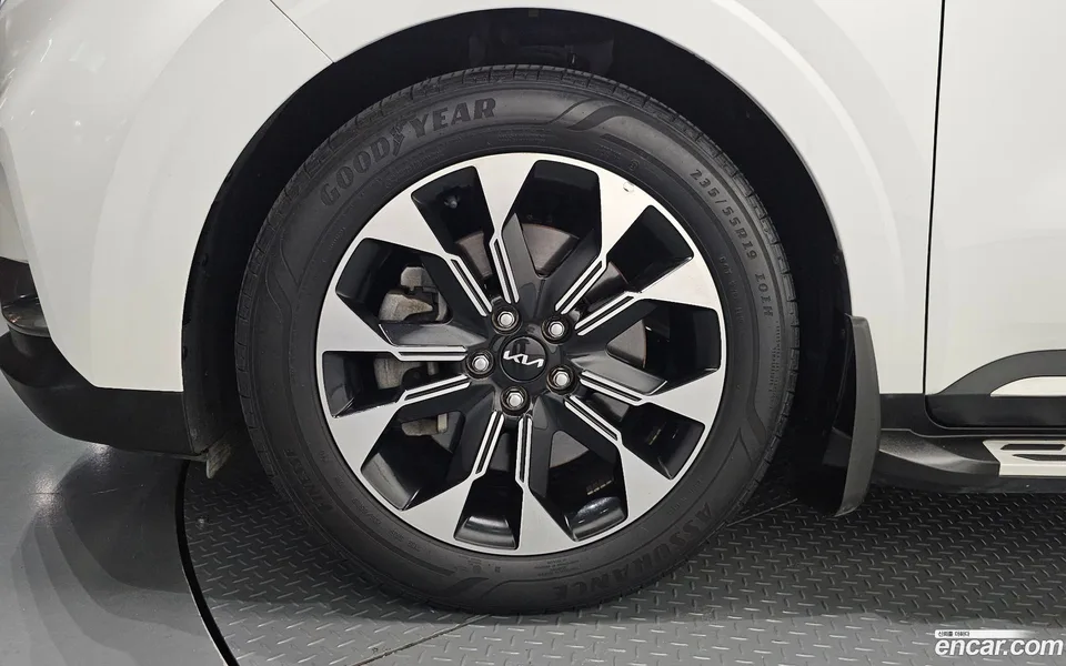 Kia Carnival 9 2023 — thumbnail 2