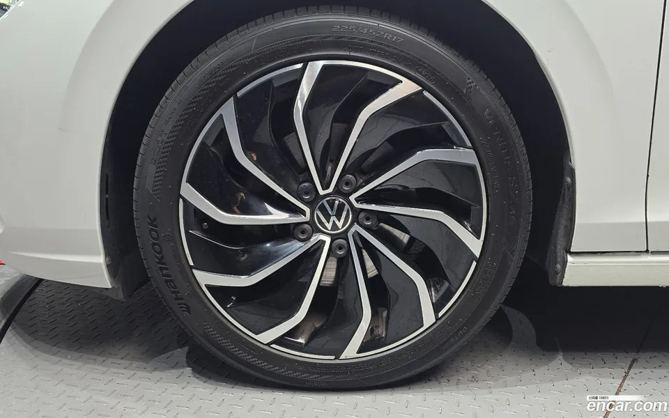 Volkswagen Golf 2.0 TDI 2024 — thumbnail 2