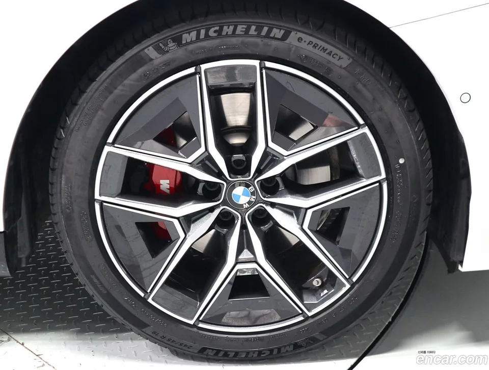 BMW 5 Series 520i 2025 — thumbnail 2