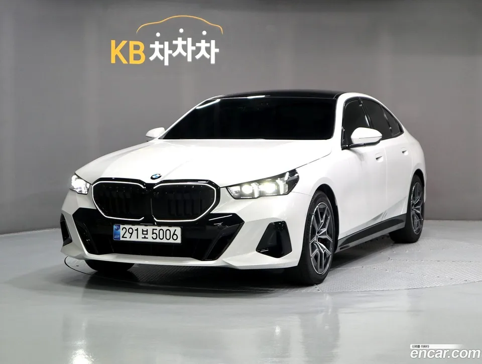 BMW 5 Series 520i 2025 — thumbnail 3