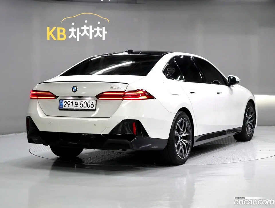 BMW 5 Series 520i 2025 — thumbnail 4