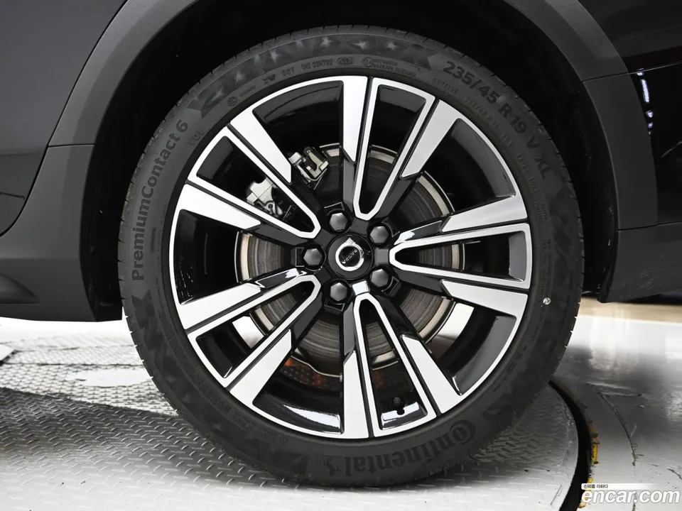 Volvo V60 Cross Country B5 AWD 2025 — thumbnail 2