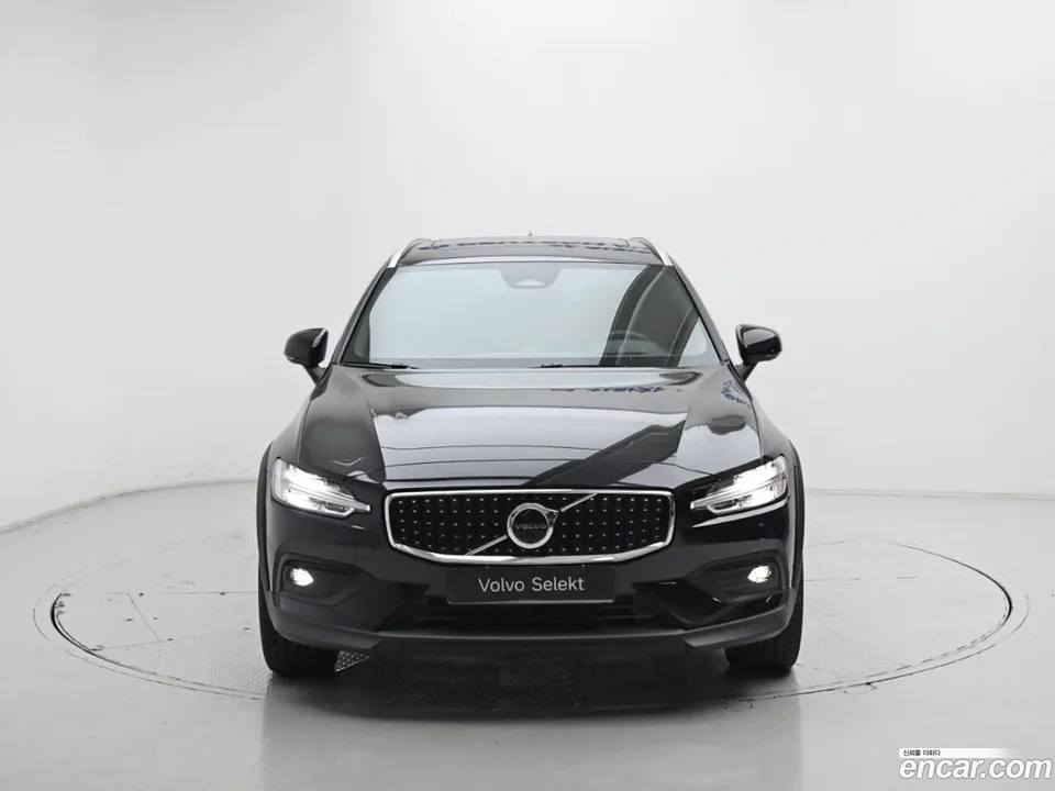 Volvo V60 Cross Country B5 AWD 2025 — thumbnail 3