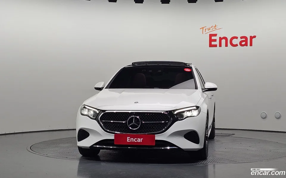 Mercedes-Benz E-Class E200 2025 — миниатюра 3