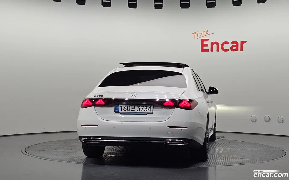 Mercedes-Benz E-Class E200 2025 — миниатюра 4