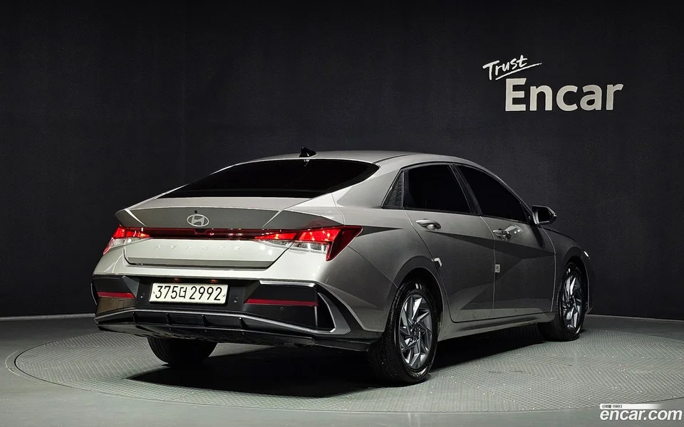 Hyundai Avante CN7 Hybrid 2023 — thumbnail 2