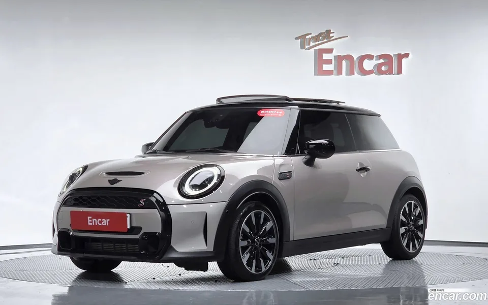 MINI Cooper S 2022 — photo 1, buy with delivery to Moscow