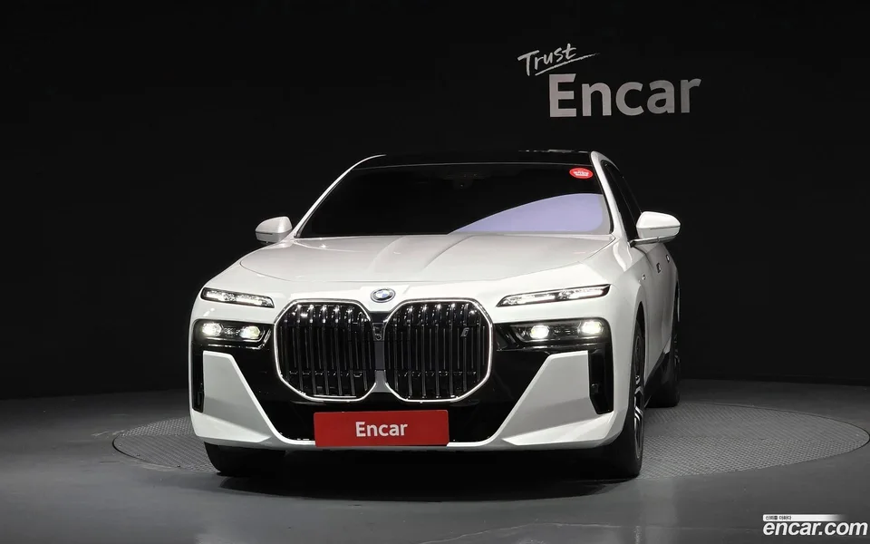 BMW i7 eDrive 50 M 2024 — thumbnail 3
